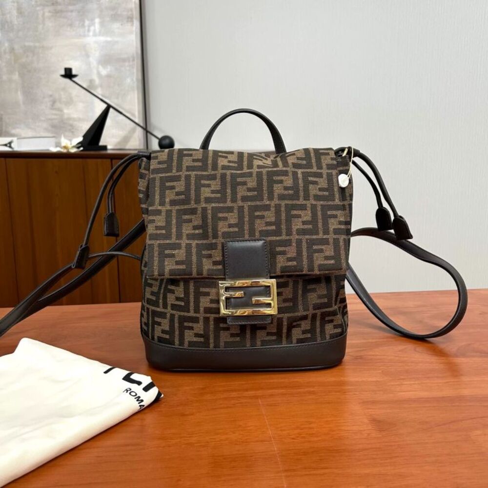 Fendi Women Pre-Loved Bag Very Good Condition